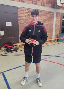 Nico Damson wurde das "Sixpack" Socken bereits feierlich überreicht.